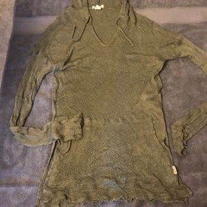 Very soft and light weight billabong tunic